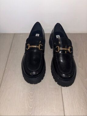 Steve Madden size 7 Black Leather Loafers with Gold Horsebit Accent NWOT